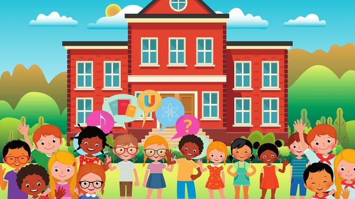 Kinder vor Schulgebäude mit Lehrer und Schultüten