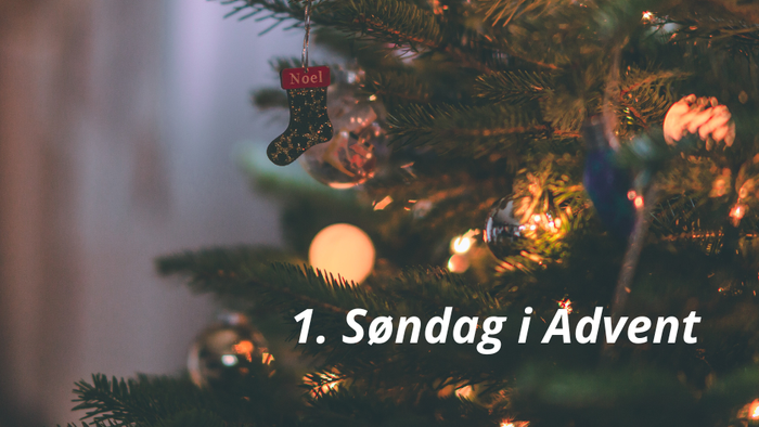 Juletræ med pynt og lys, mærket *