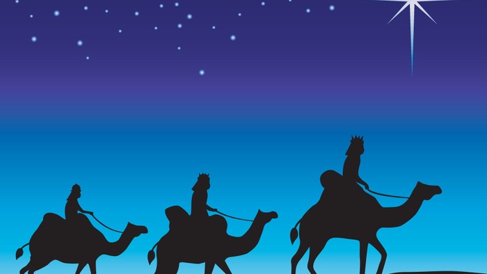 Tre vise mænd rejser på kameler under stjernernes lys