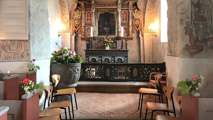 Kapel med alter og stoler