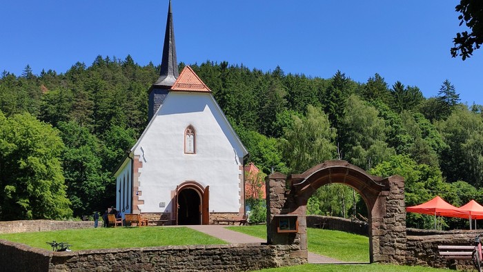 Burgbergkapelle mit Kirchhof