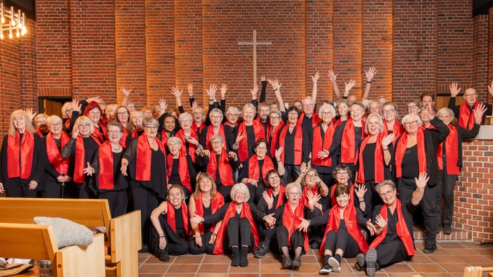 Gruppebillede af Gospelkoret Grace i Hundige Kirke.