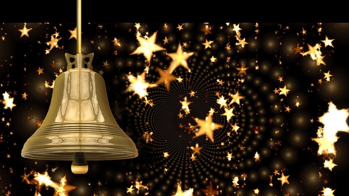 Ein goldener Weihnachtsglocken hängt vor einem Hintergrund aus funkelnden Sternen