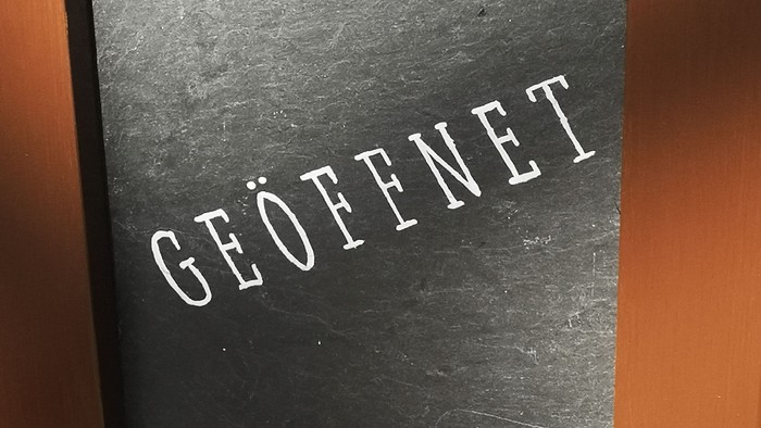 Schild Kirchenöffnung 