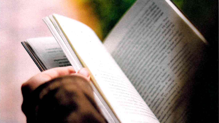 aufgeschlagenes Buch