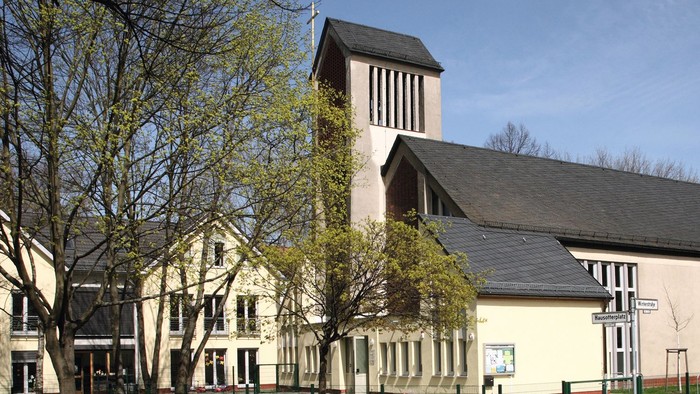 Evangeliums-Kirche seitlich
