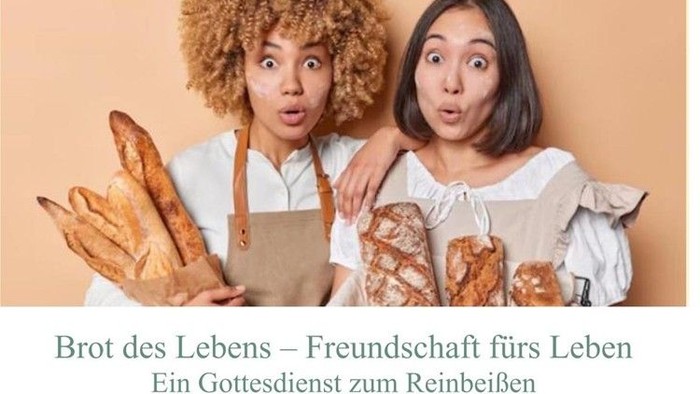 Zwei Frauen mit Broten, überraschte Mienen, Text: Familiengottesdienst, Brot des Lebens