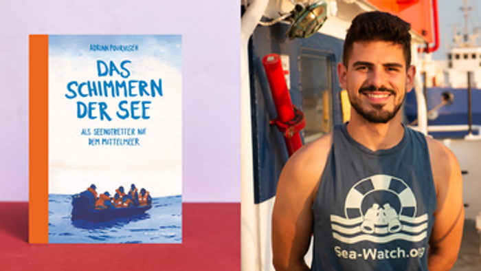 Ein Mann in einem Tanktop steht vor einem Boot und hält ein Buch mit dem Titel "Das Schimmern der See".