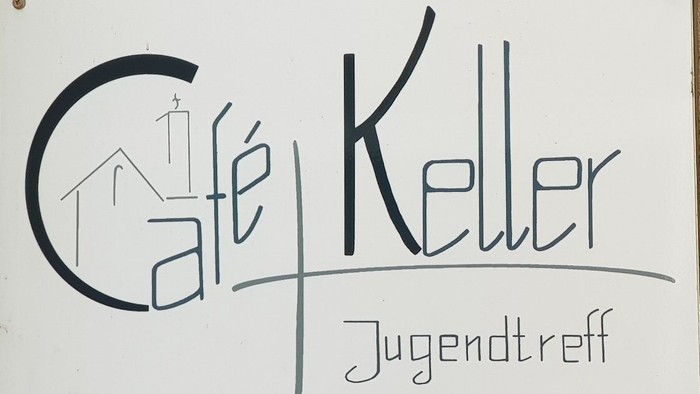 Das Schild zeigt den Namen 