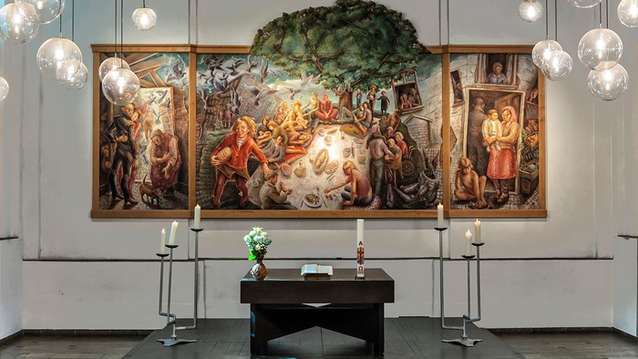 Altarraum der Martin-Luther-Kirche mit Altargemälde