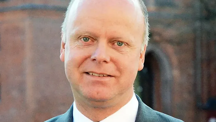 Ein Proträt von Oliver Albrecht, Propst für Rhein-Main mit Dienstsitz in Wiesbaden