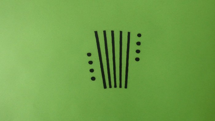 Das Bild zeigt schwarze Linien und Punkte auf grünem Hintergrund