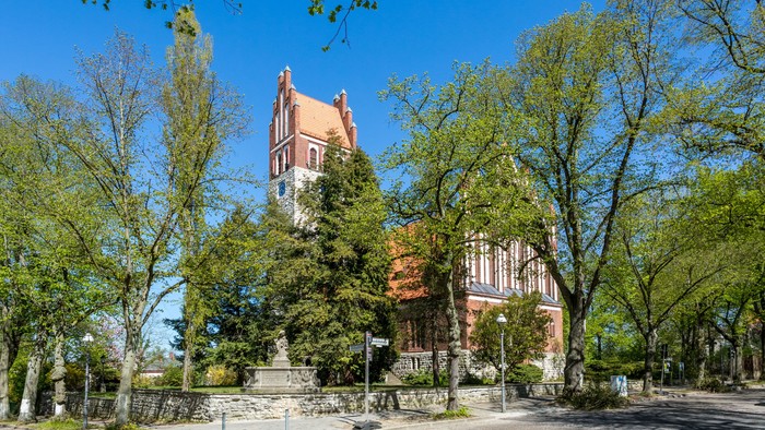 Königin-Luise-Kirche von außen