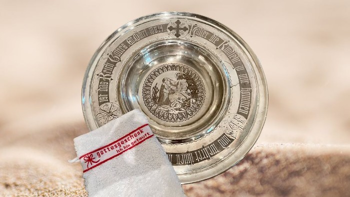 Taufbecken in der Königin-Luise-Kirche