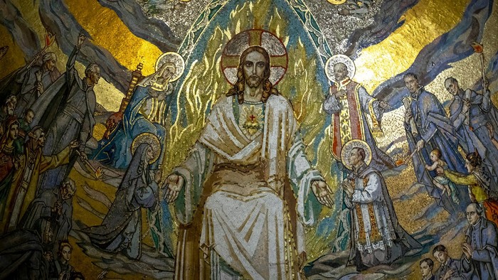 Komplekst mosaikværk, der forestiller Kristus i herlighed omgivet af helgener og himmelske skikkelser.