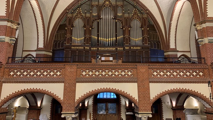 Ansicht Empore mitte mit Orgel-Prospekt