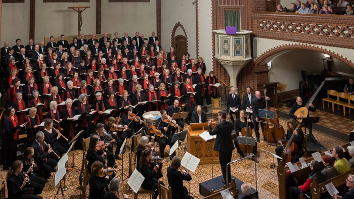 Konzert Kantorei - Blick von der Seitenempore zur Apsis
