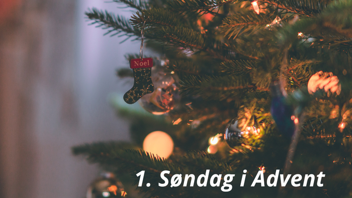 Juletræ med pynt og lys, mærket *