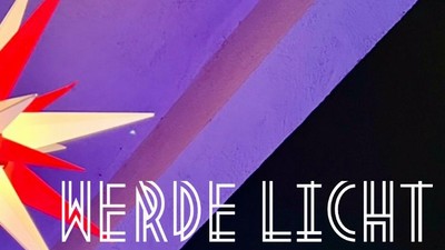 Bunter Hintergrund mit dem Text "WERDE LICHT" und einem roten Blitzsymbol