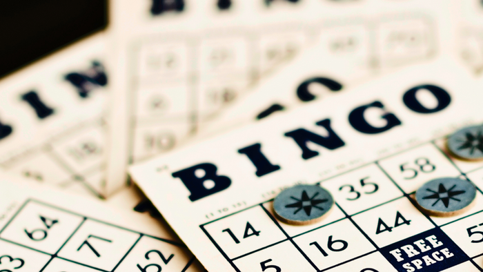 Bingo-kort og reklame for arrangement i SCT Lukas Kirke