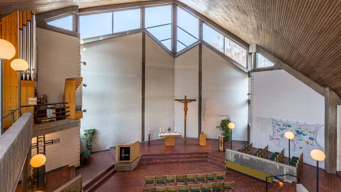Kirche am Seggeluchbecken von innen