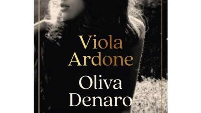 Bog med portræt af kvinde og titlen "Viola Ardone" af Olivia Denaro