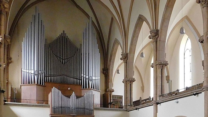 Das Bild zeigt eine Ansicht der Orgel der Pauluskirche.