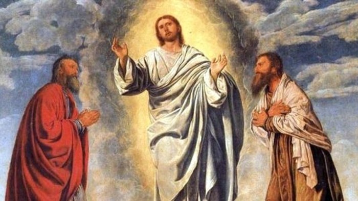 Tre religiøse figurer i himmelsk lys.