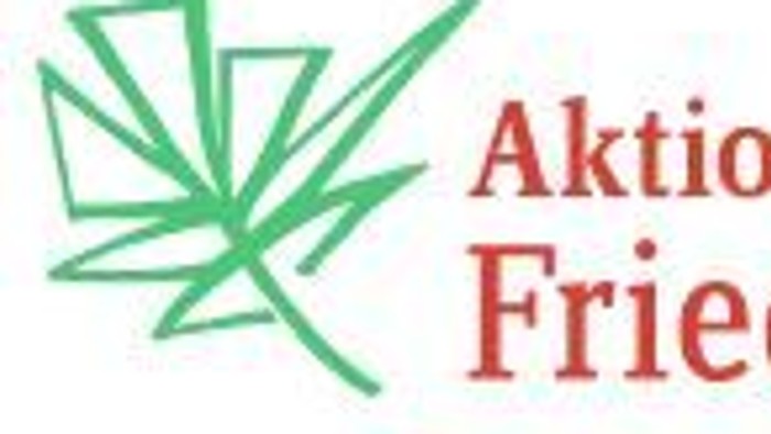 Logo der Aktion Sühnezeichen Friedensdienste in roter Schrit mit gründem Blatt