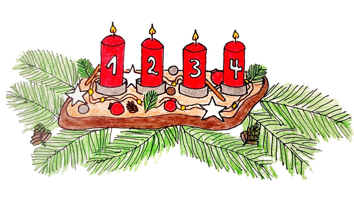 Vier Adventskerzen auf Holzscheibe mit Tannenzweigen