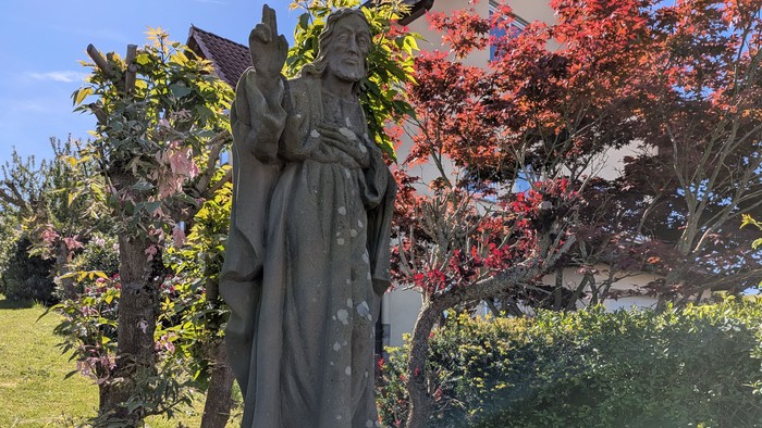 Pilgerzell Herz-Jesu-Statue an der Hut Frontalansicht