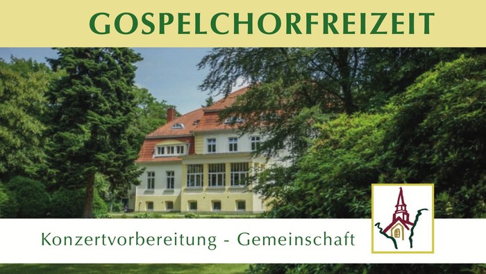 Das Bild zeigt ein großes, weißes Gebäude mit rotem Dach, umgeben von üppigem Grün, mit dem Text 