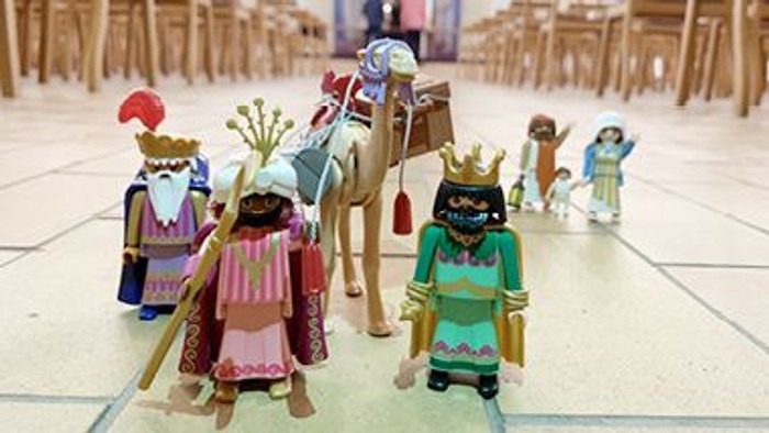 Legetøj af egyptiske figurer og kameler.