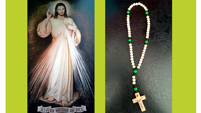 Links: Jesusbild mit Strahlenkranz, rechts: Perlenrosary mit Kreuz