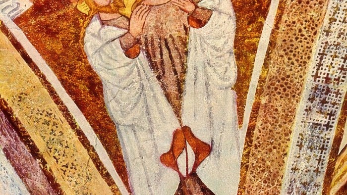 Religiöses Wandgemälde mit drei verhüllten Figuren mit Heiligenscheinen.