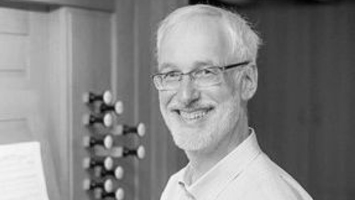 Stefan Krueger an der Orgel