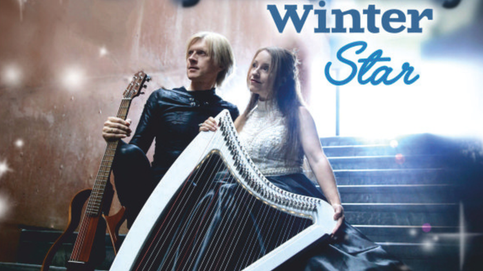 Zwei Musiker posieren mit Instrumenten, Albumcover mit dem Titel „Winter Star“.