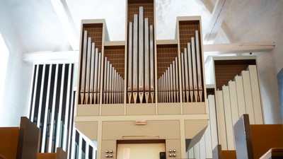 Stor kirkeorgel i stor kirke