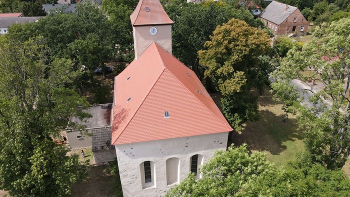 Luftaufnahme von der Kirche in Hohenwalde,