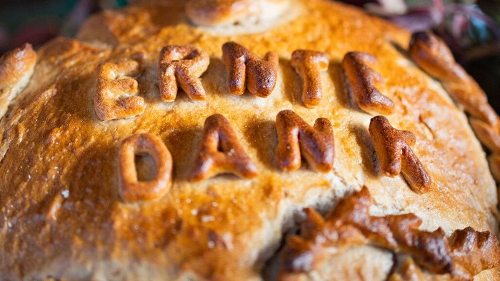  Brot mit Aufschrift Ernte Dank