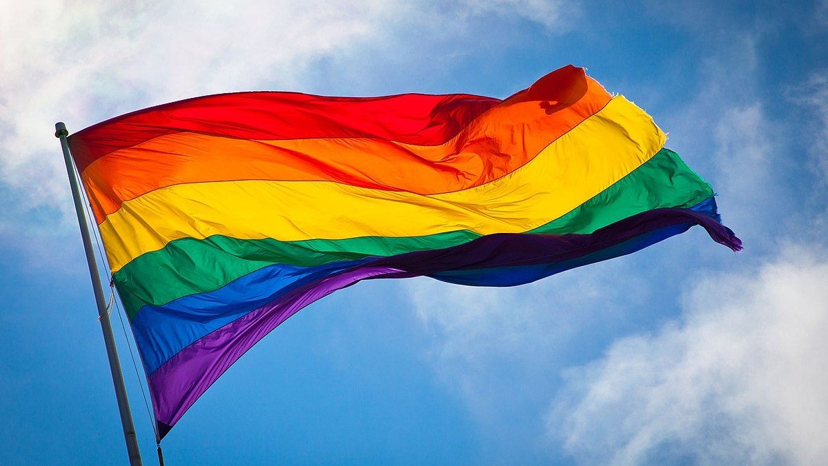 1_Rainbow_flag_breeze.jpg
