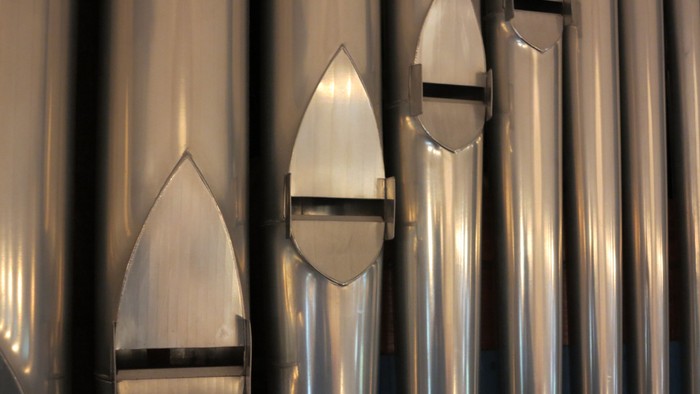 Stålrør med afrundede endninger i linje