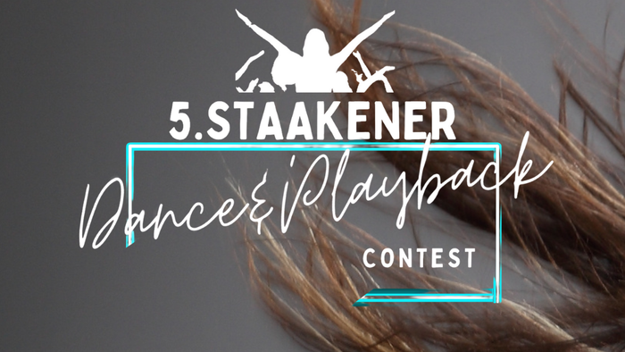 Junges Mädchen mit langem Haar tanzt auf Festival mit verschiedenen Logos und Texten