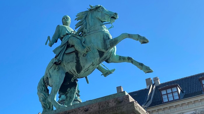 Statue af Biskop Absalon på Højbro Plads