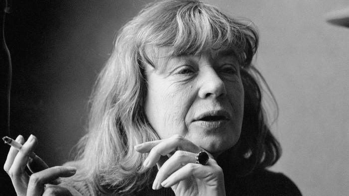 Portræt af Tove Ditlevsen med cigaret