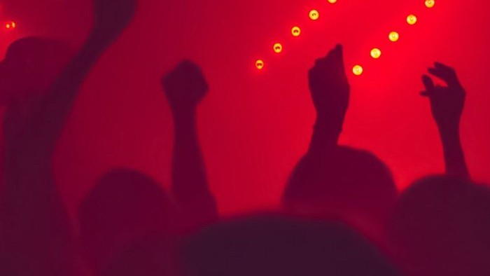 Konfi Throwback Party am 8. Mai 2024, Einlass 18:00 Uhr, Dresscode: schicker Partylook, mit Konfirmanden-Gruppen aus verschiedenen Kirchen