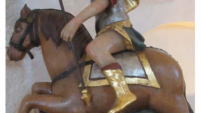 Figur vom heiligen St. Georg auf einem Pferd