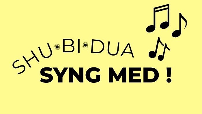 Billedet viser teksten 'SHU-BI-DUA SYNG MED!' med musikalske noter.