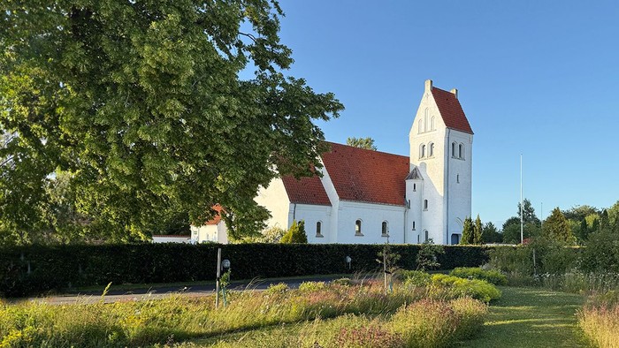 Villingerød Kirke set fra sydvest