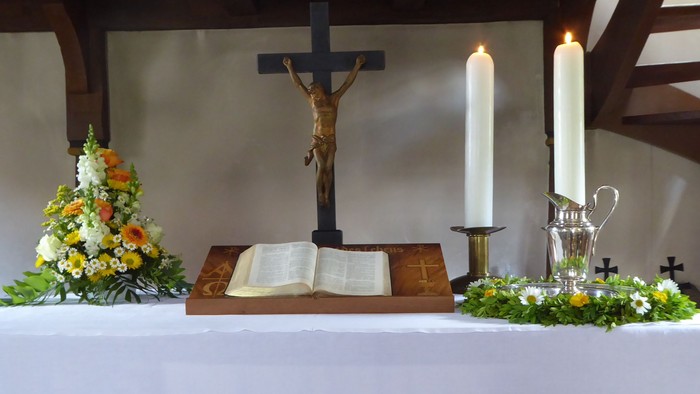 Lardenbach Altar mit Taufschale